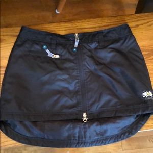 Skhoop insulated skirt.